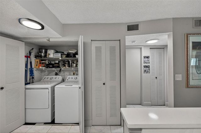 2222 N CYPRESS BEND Drive 201, Pompano Beach, FL 33069
