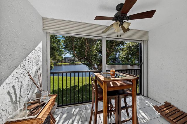 2222 N CYPRESS BEND Drive 201, Pompano Beach, FL 33069