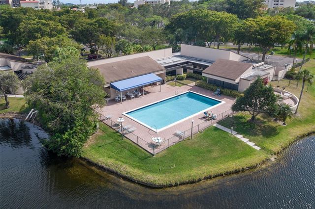 2222 N CYPRESS BEND Drive 201, Pompano Beach, FL 33069