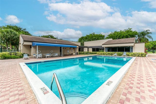 2222 N CYPRESS BEND Drive 201, Pompano Beach, FL 33069