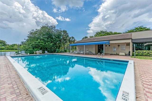 2222 N CYPRESS BEND Drive 201, Pompano Beach, FL 33069
