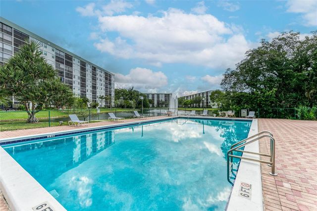 2222 N CYPRESS BEND Drive 201, Pompano Beach, FL 33069