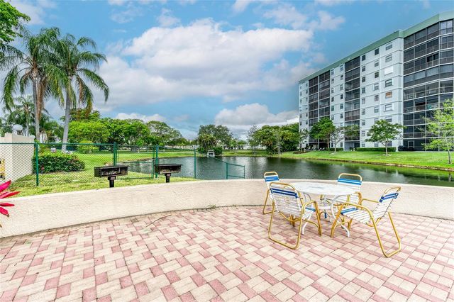 2222 N CYPRESS BEND Drive 201, Pompano Beach, FL 33069