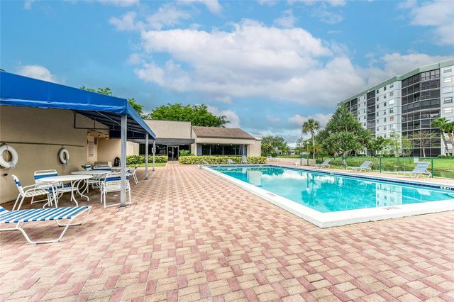 2222 N CYPRESS BEND Drive 201, Pompano Beach, FL 33069