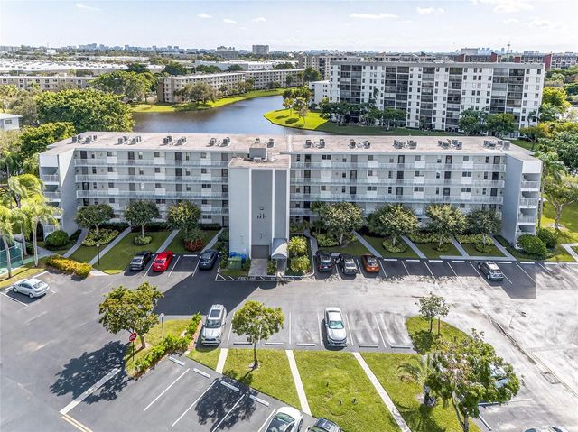 2222 N CYPRESS BEND Drive 201, Pompano Beach, FL 33069