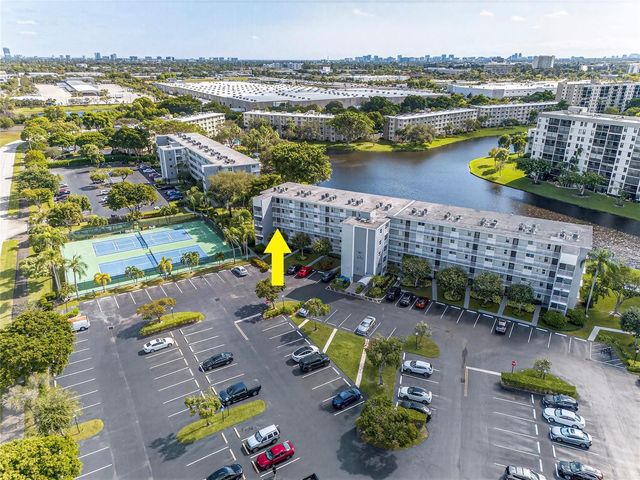 2222 N CYPRESS BEND Drive 201, Pompano Beach, FL 33069