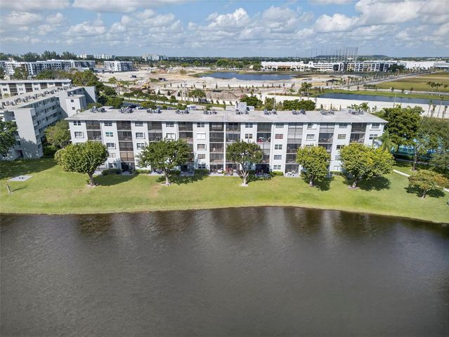 2222 N CYPRESS BEND Drive 201, Pompano Beach, FL 33069