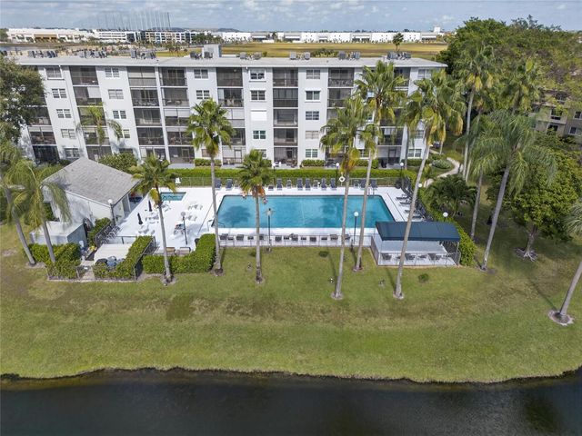 2222 N CYPRESS BEND Drive 201, Pompano Beach, FL 33069