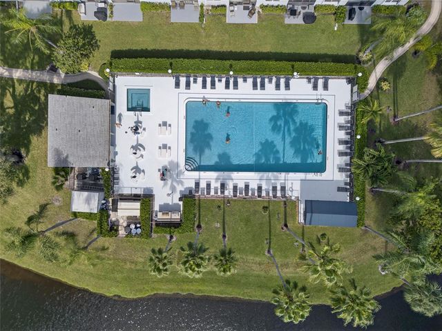 2222 N CYPRESS BEND Drive 201, Pompano Beach, FL 33069