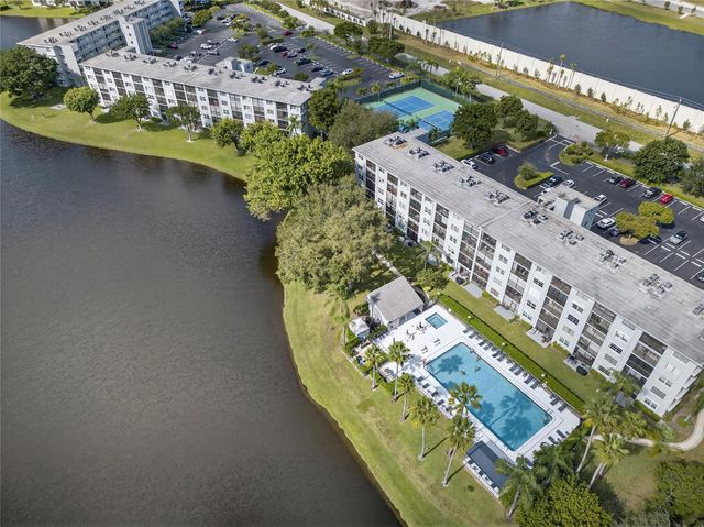 2222 N CYPRESS BEND Drive 201, Pompano Beach, FL 33069