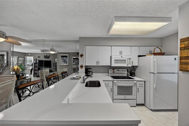 2222 N CYPRESS BEND Drive 201, Pompano Beach, FL 33069