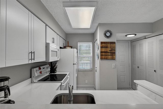 2222 N CYPRESS BEND Drive 201, Pompano Beach, FL 33069