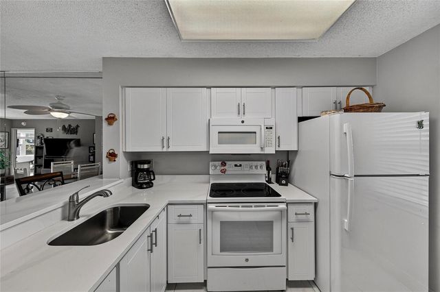 2222 N CYPRESS BEND Drive 201, Pompano Beach, FL 33069