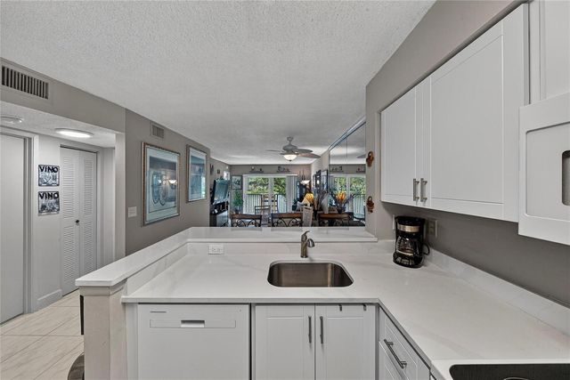 2222 N CYPRESS BEND Drive 201, Pompano Beach, FL 33069