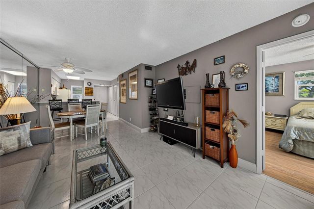 2222 N CYPRESS BEND Drive 201, Pompano Beach, FL 33069