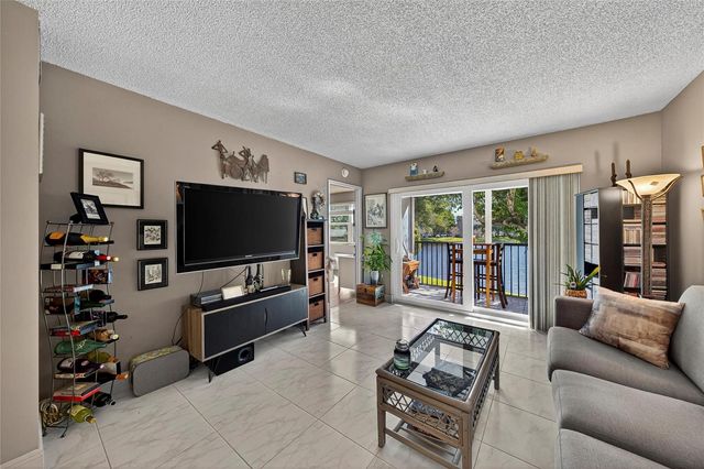 2222 N CYPRESS BEND Drive 201, Pompano Beach, FL 33069