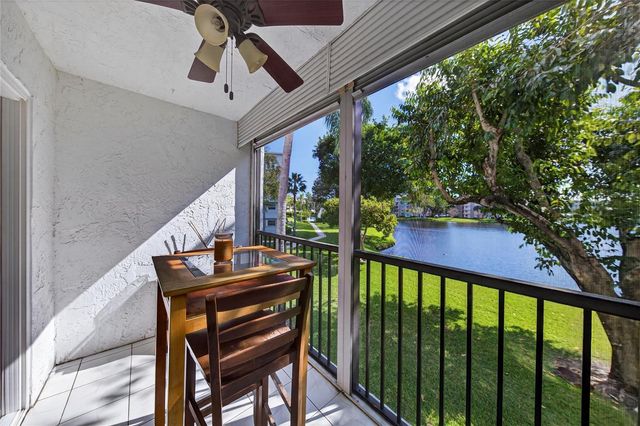 2222 N CYPRESS BEND Drive 201, Pompano Beach, FL 33069