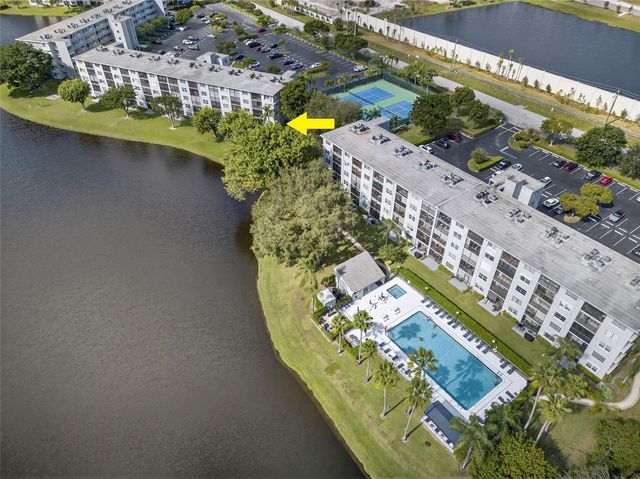 2222 N CYPRESS BEND Drive 201, Pompano Beach, FL 33069