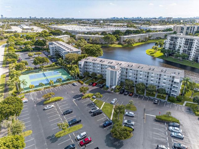 2222 N CYPRESS BEND Drive 201, Pompano Beach, FL 33069