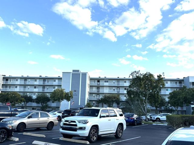2222 N CYPRESS BEND Drive 201, Pompano Beach, FL 33069