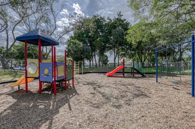 2222 N CYPRESS BEND Drive 201, Pompano Beach, FL 33069