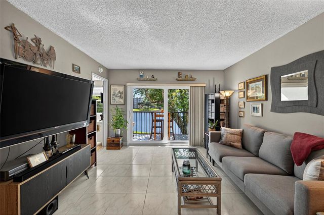 2222 N CYPRESS BEND Drive 201, Pompano Beach, FL 33069