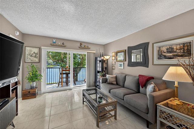 2222 N CYPRESS BEND Drive 201, Pompano Beach, FL 33069