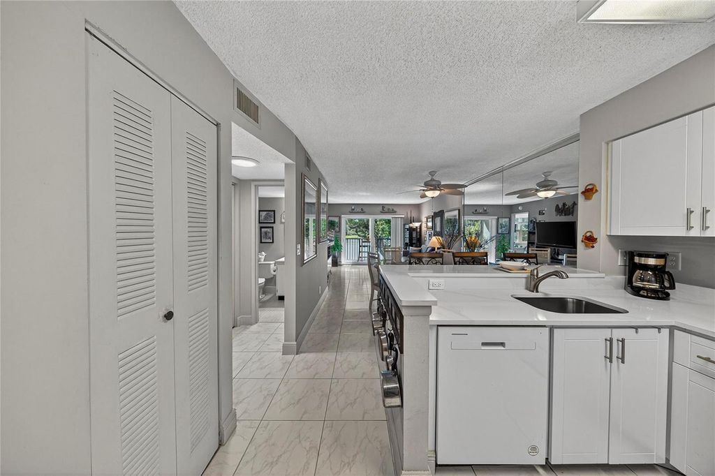 2222 N CYPRESS BEND Drive 201, Pompano Beach, FL 33069