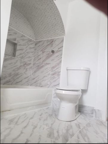 33 S Marshall Street, Pontiac, MI 48342