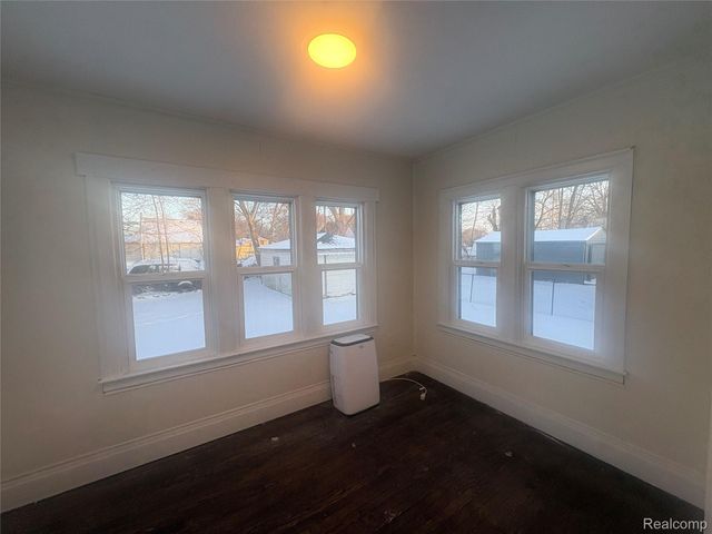 33 S Marshall Street, Pontiac, MI 48342