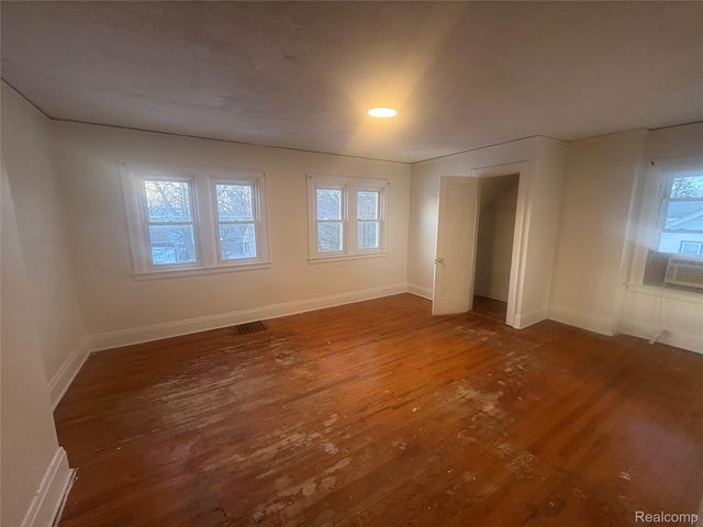 33 S Marshall Street, Pontiac, MI 48342