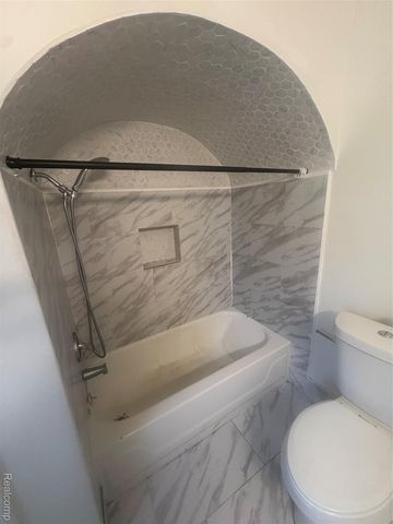 33 S Marshall Street, Pontiac, MI 48342