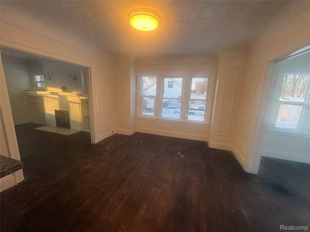 33 S Marshall Street, Pontiac, MI 48342