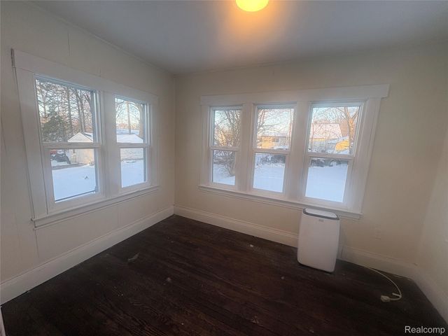 33 S Marshall Street, Pontiac, MI 48342