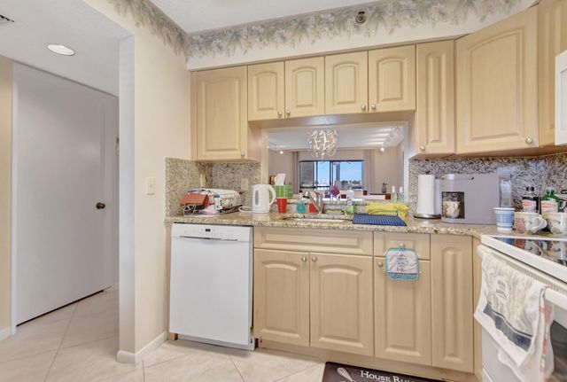 7310 Ashford Place 405, Delray Beach, FL 33446