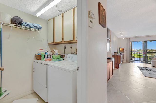 7310 Ashford Place 405, Delray Beach, FL 33446
