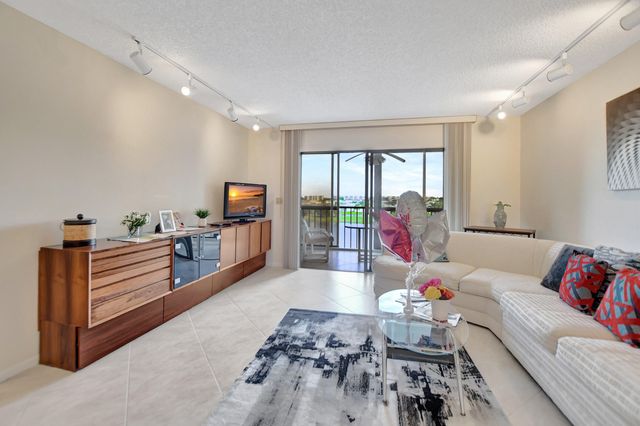 7310 Ashford Place 405, Delray Beach, FL 33446