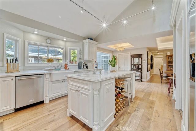 23134 Collins Street, Woodland Hills, CA 91367