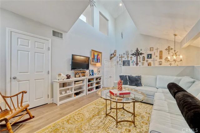 23134 Collins Street, Woodland Hills, CA 91367