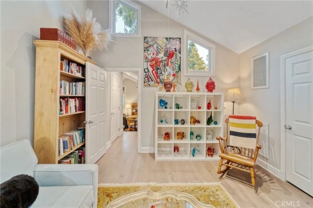 23134 Collins Street, Woodland Hills, CA 91367