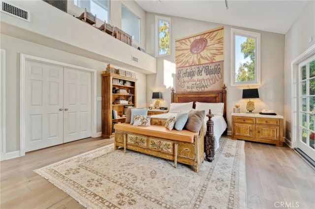 23134 Collins Street, Woodland Hills, CA 91367