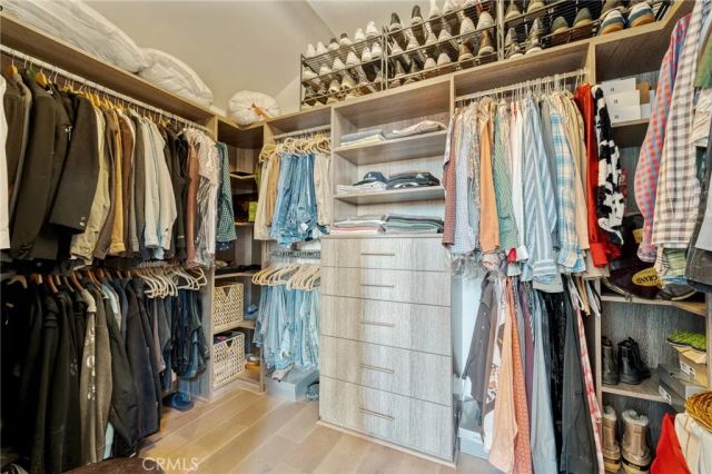 23134 Collins Street, Woodland Hills, CA 91367