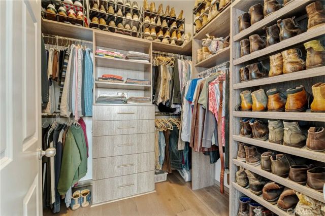 23134 Collins Street, Woodland Hills, CA 91367