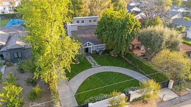 23134 Collins Street, Woodland Hills, CA 91367