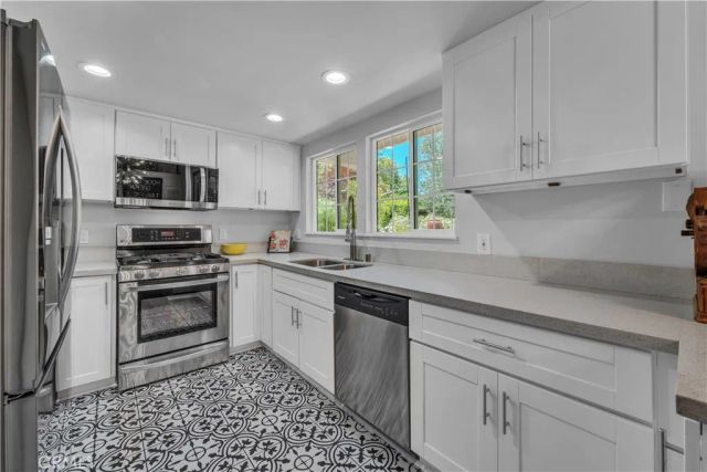 23134 Collins Street, Woodland Hills, CA 91367