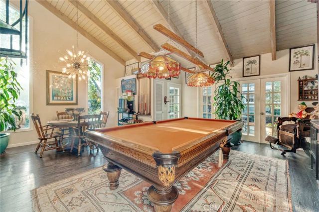 23134 Collins Street, Woodland Hills, CA 91367