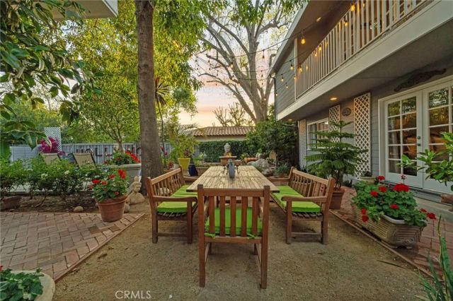 23134 Collins Street, Woodland Hills, CA 91367