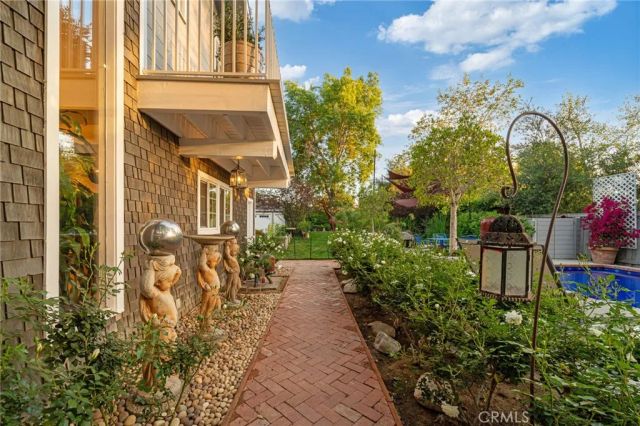 23134 Collins Street, Woodland Hills, CA 91367