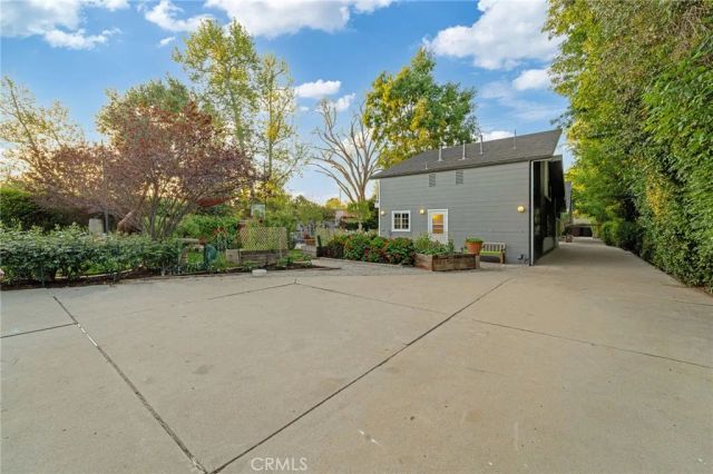 23134 Collins Street, Woodland Hills, CA 91367