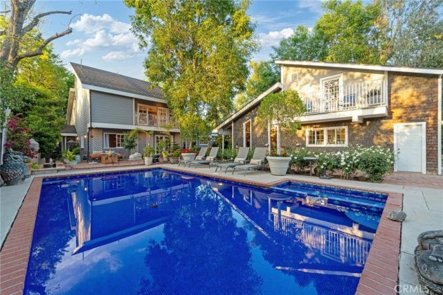 23134 Collins Street, Woodland Hills, CA 91367